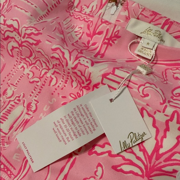 Lilly Pulitzer Hot Pink Scenic Print Mini Skort with White Scallop Trim - Picture 2 of 4